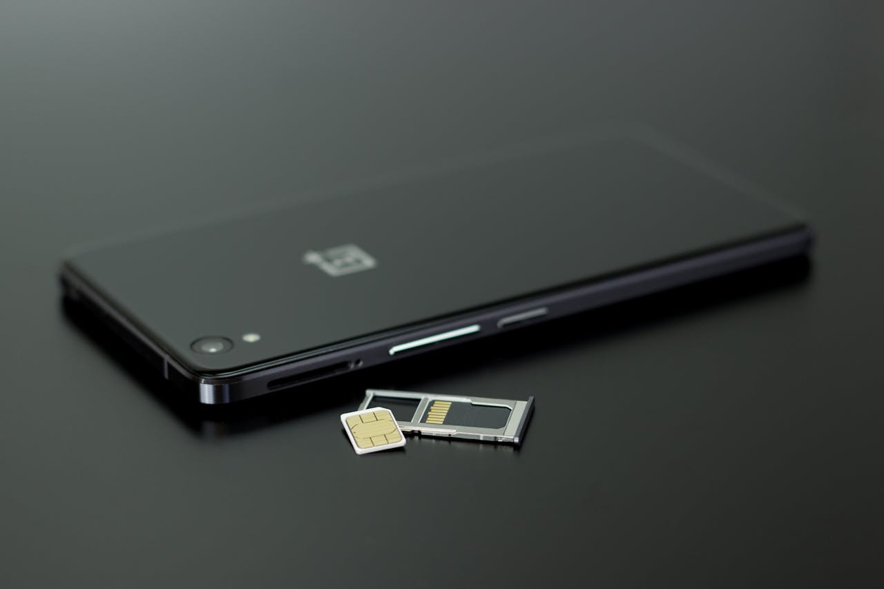 Différence entre une eSIM, une carte SIM locale et une carte SIM internationale pour iPhone 