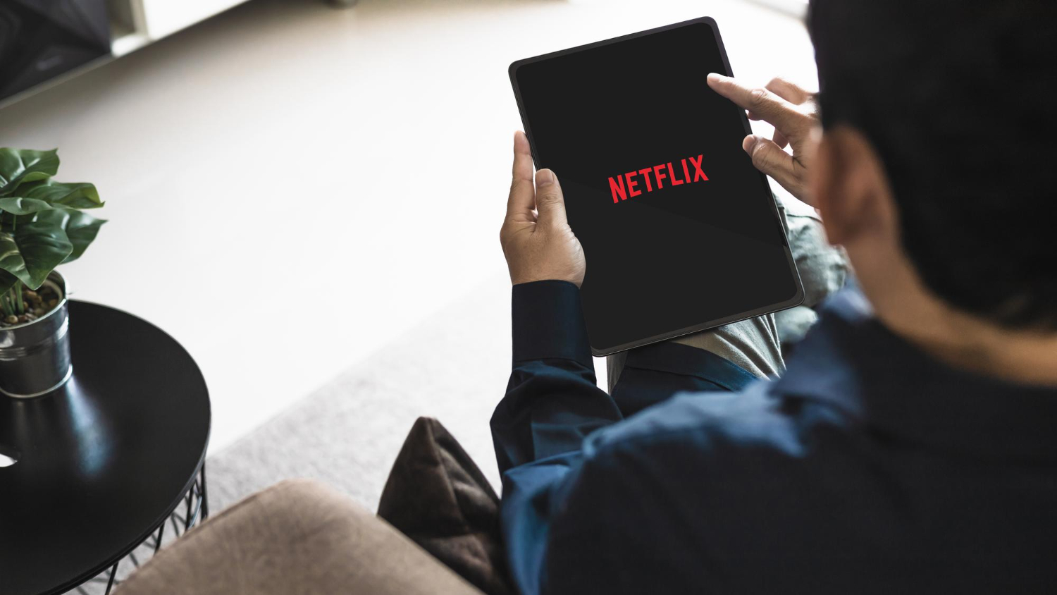 Vostra vous aide à optimiser votre consommation de données Netflix. Profitez du streaming sans souci avec nos eSIM pour rester connecté et éviter les dépassements de forfait en voyage.