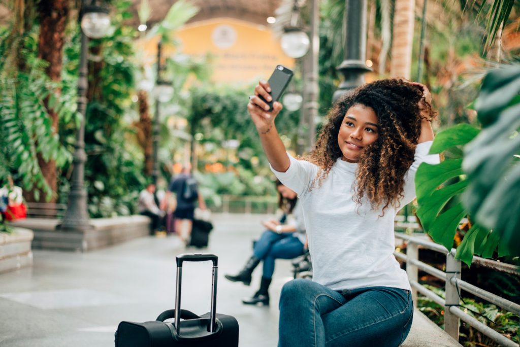 Vostra vous guide pour choisir les meilleurs téléphones compatibles eSIM, assurant une connectivité fluide et abordable partout dans le monde lors de vos voyages.