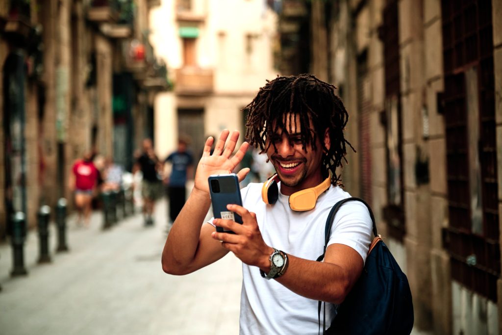 Vostra vous guide pour modifier ou changer votre forfait eSIM facilement. Profitez d'une flexibilité optimale pour vos besoins de connectivité en voyage ou au quotidien.