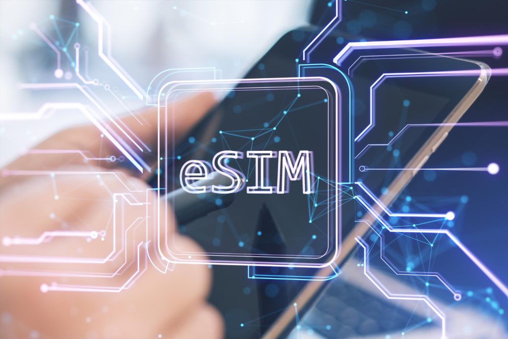 Vostra explique l'eSIM, cette technologie révolutionnaire qui simplifie la connectivité des voyageurs, offrant une flexibilité inégalée et l'accès à internet partout dans le monde.